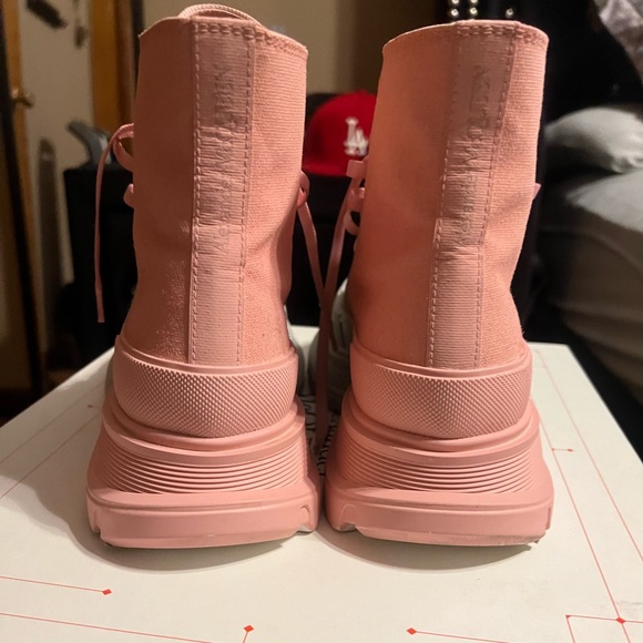 Pink and grey Alexander McQueen boots - Picture 6 of 8